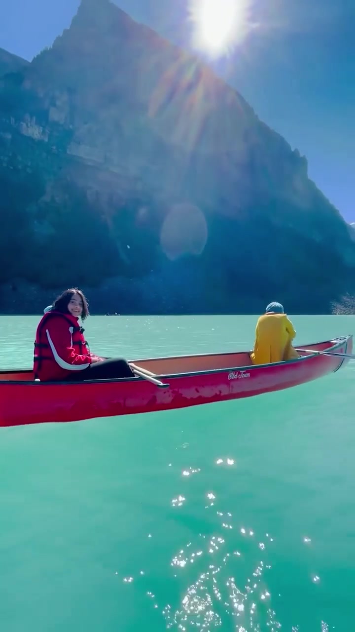 Canoeing Lake Louise: A Family Fun Day in Canada