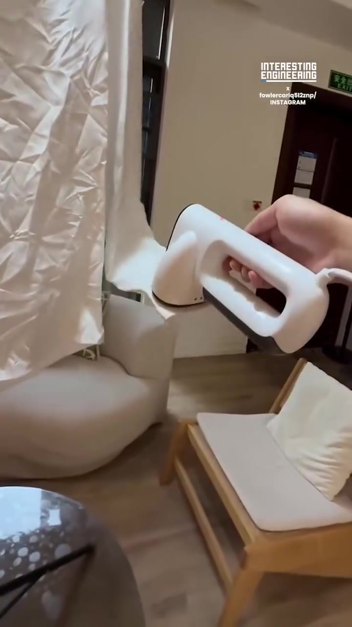 The Benefits of Using a Garment Steamer for Quick Wrinkle Removal