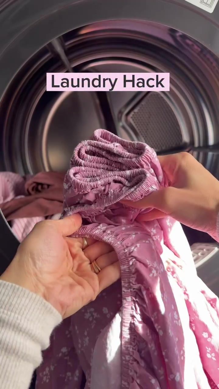 How to Keep Fitted Sheets from Tangling in the Laundry