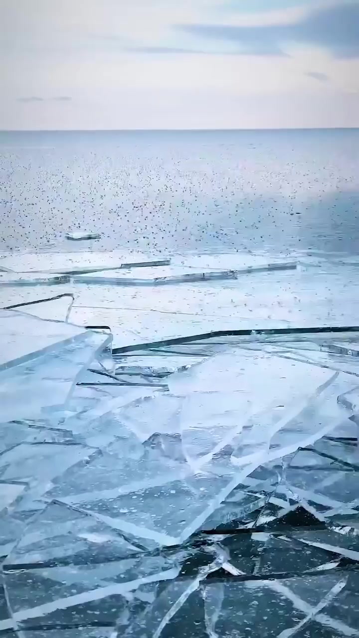 Frozen Lake Landscape: Ice Formations and Beauty