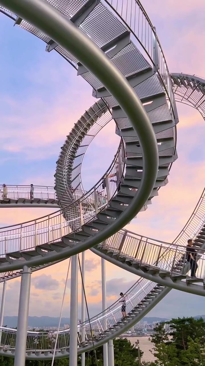 Pohang Space Walk: South Korea's Unique Rollercoaster