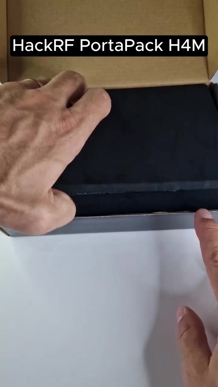 First Look: Unboxing & Exploring HackRF PortaPack H4M