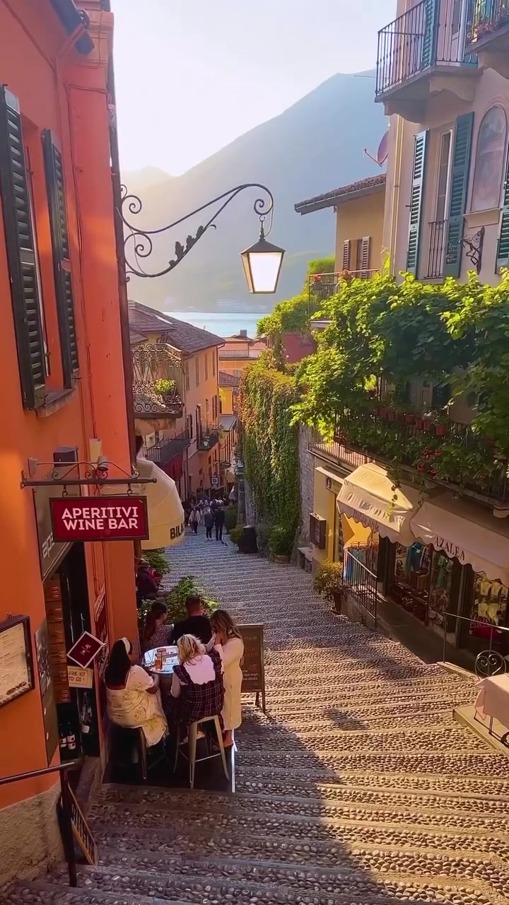 Italian Street Scene: Charming Lake View