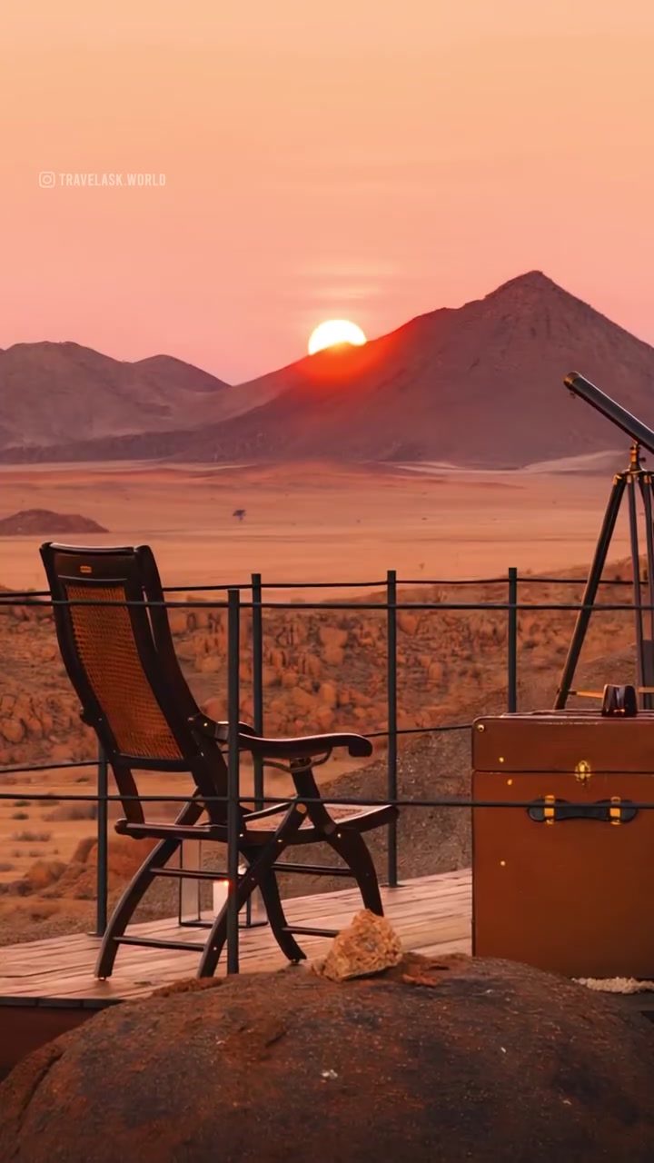 Experience Luxury: Desert Retreat with Outdoor Bathtub