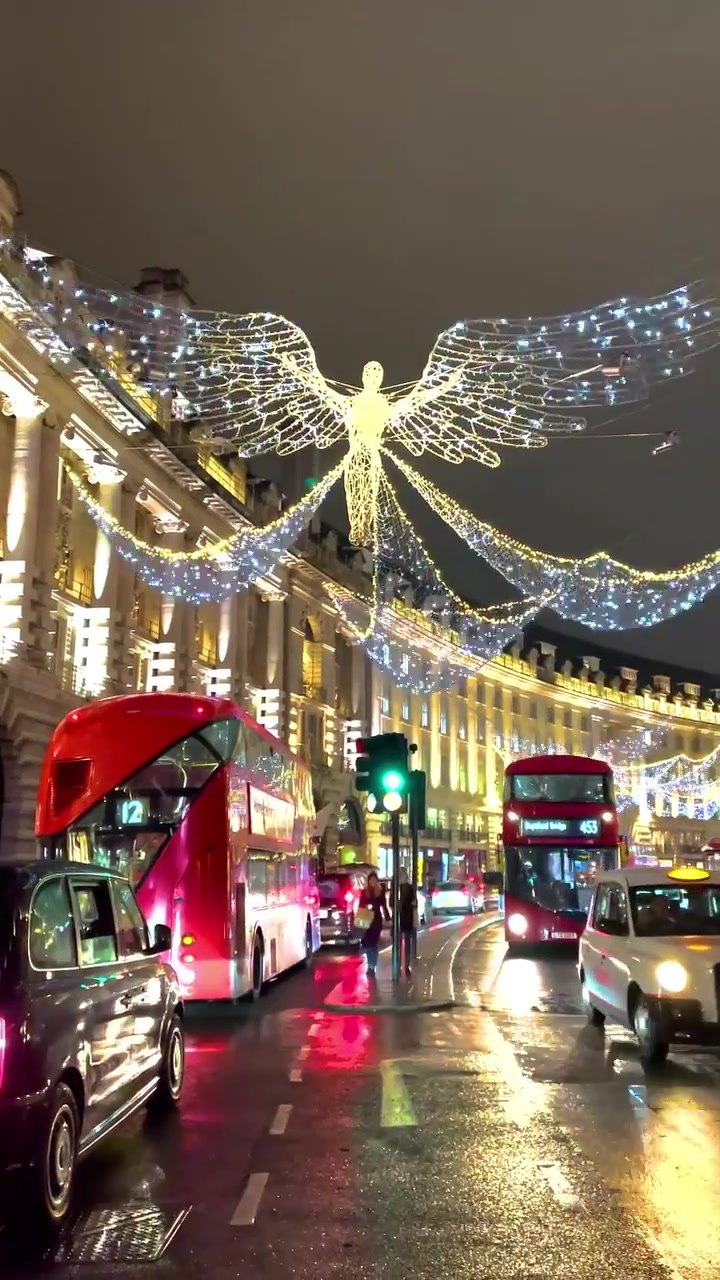 London Christmas Lights: Oxford Street's Festive Display