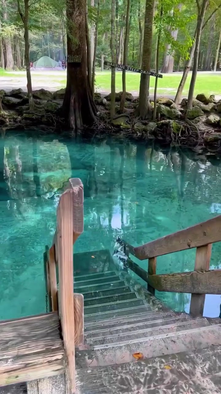 Scenic Spring: Turquoise Water and Lush Greenery