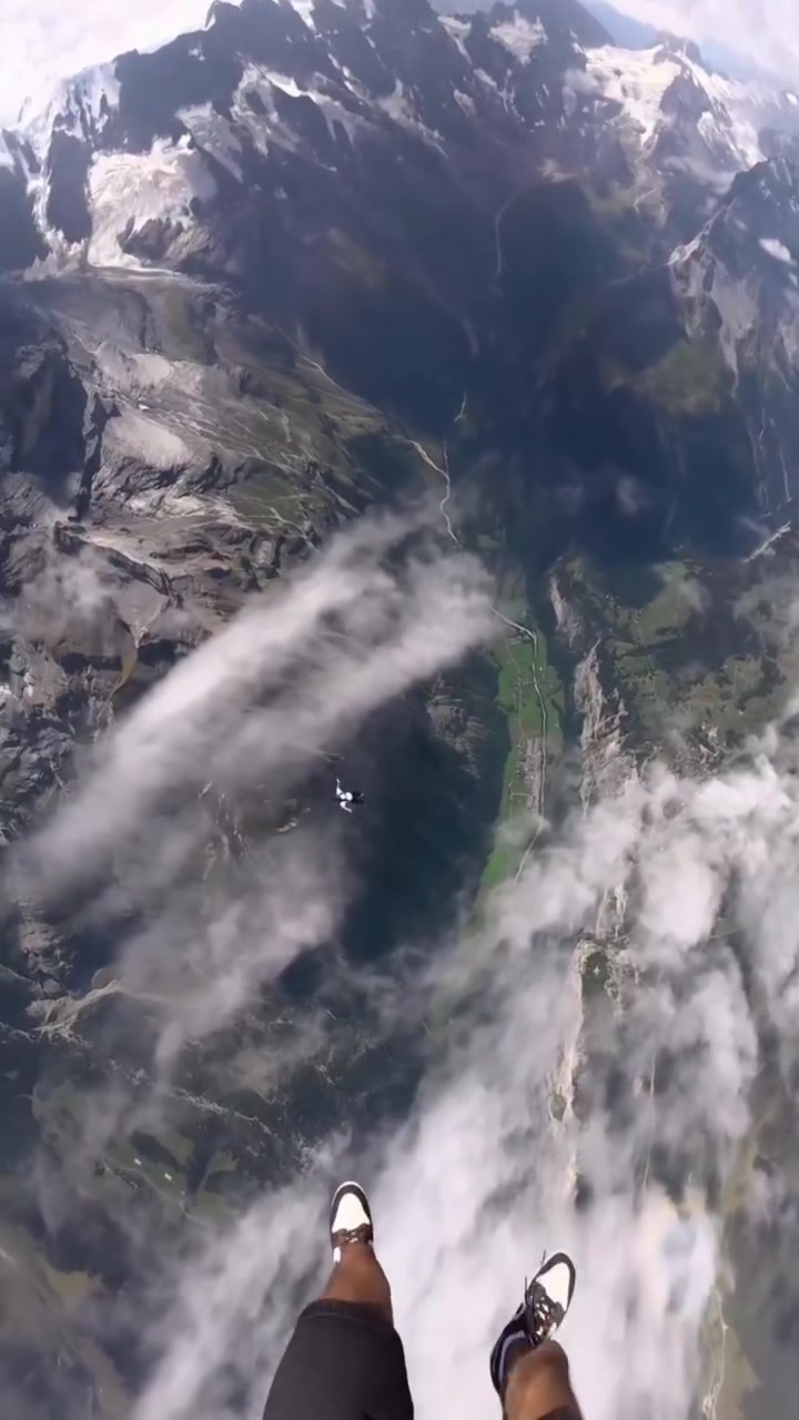 Skydiving Interlaken: Swiss Alps from Above