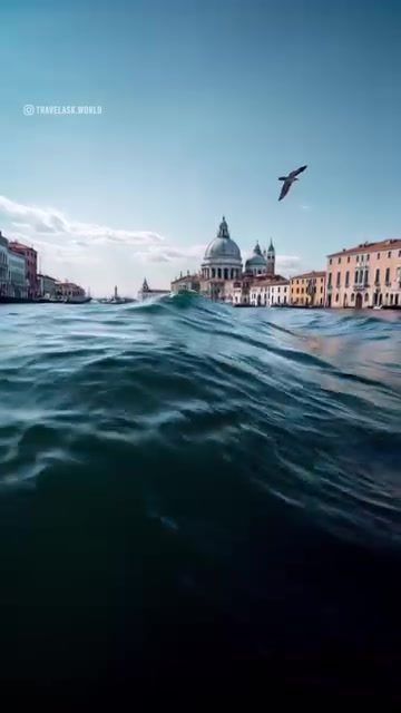 Exploring Venice: Iconic Views, Luxurious Interiors, and Serene Settings