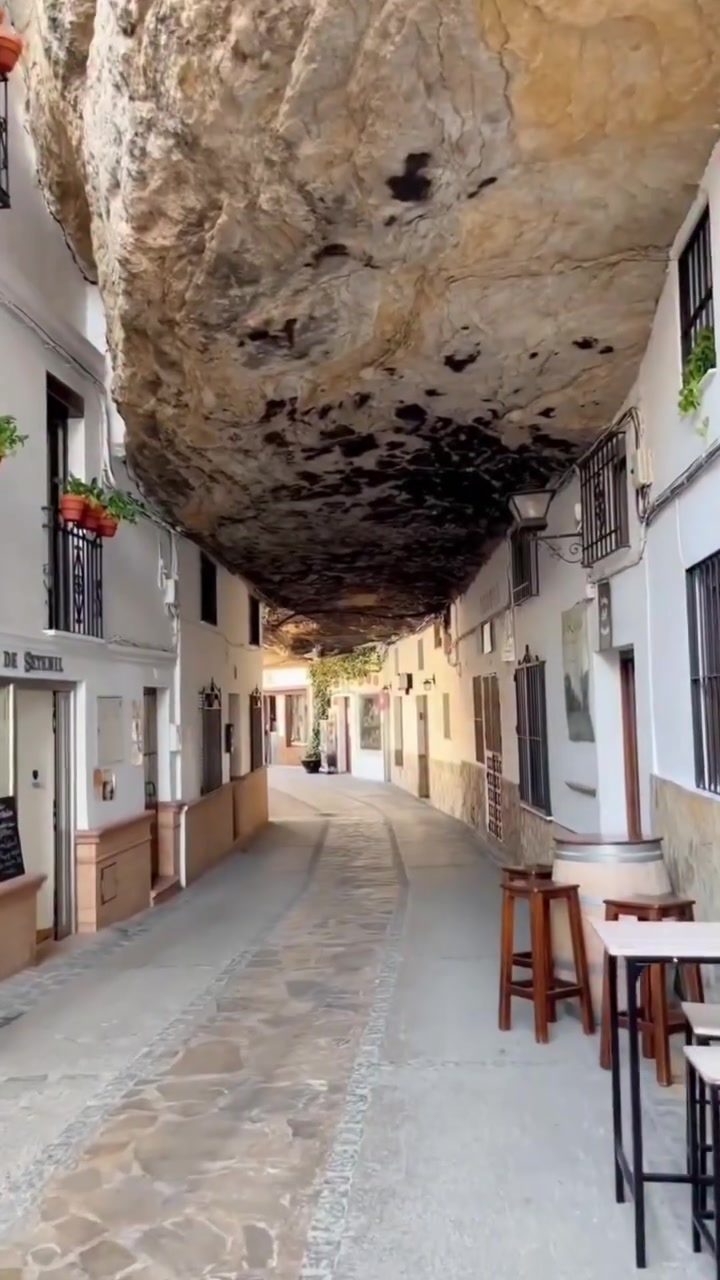 Setenil de las Bodegas: Unique Rock Houses