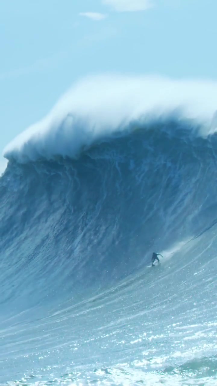 Big Wave Surfing: Riding Giant Waves