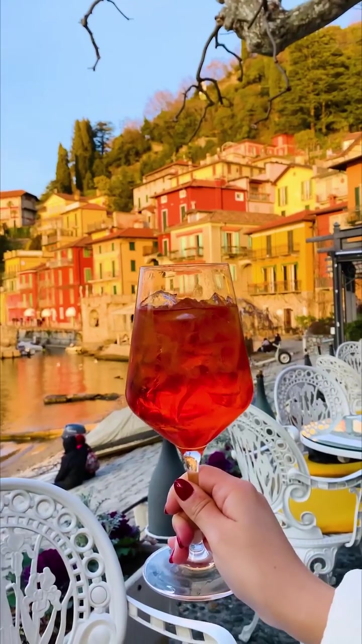 Italian Lakeside Wine View: Scenic Town, Mountains