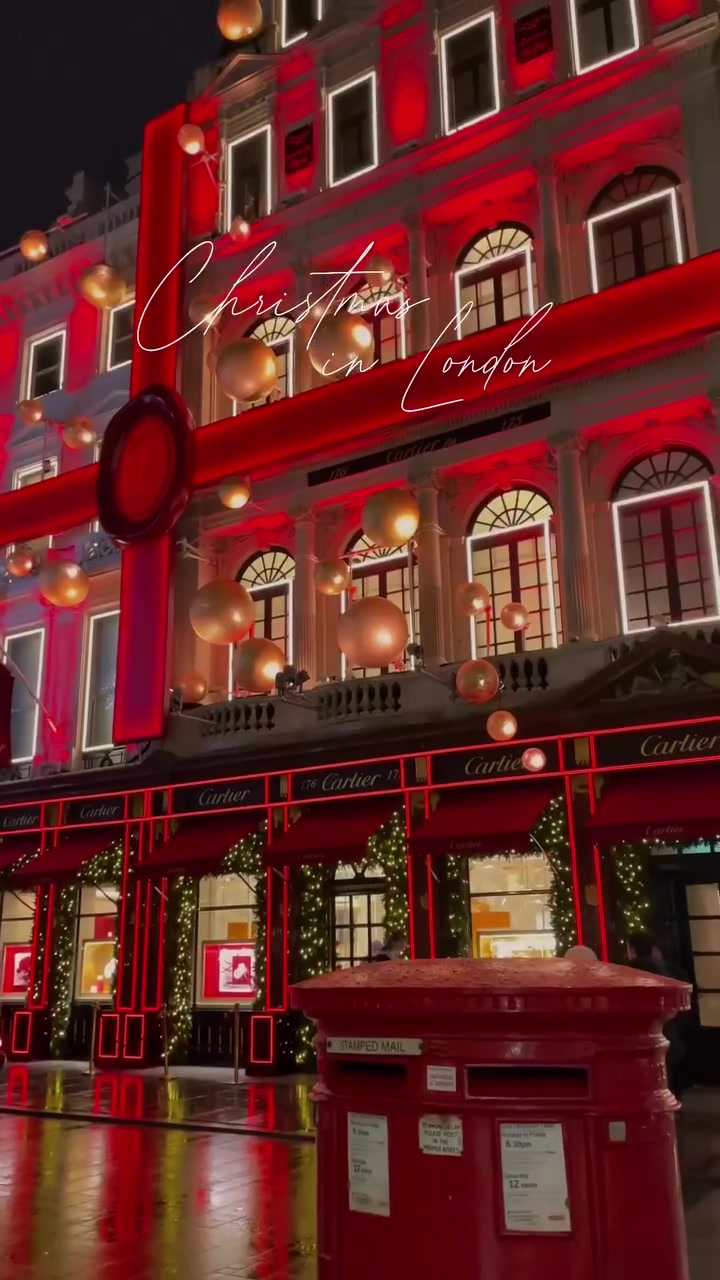 Christmas in London: Harrods and Festive Scenes