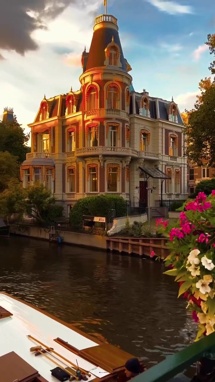 Amsterdam Canal Tour: Sunset Beauty and History