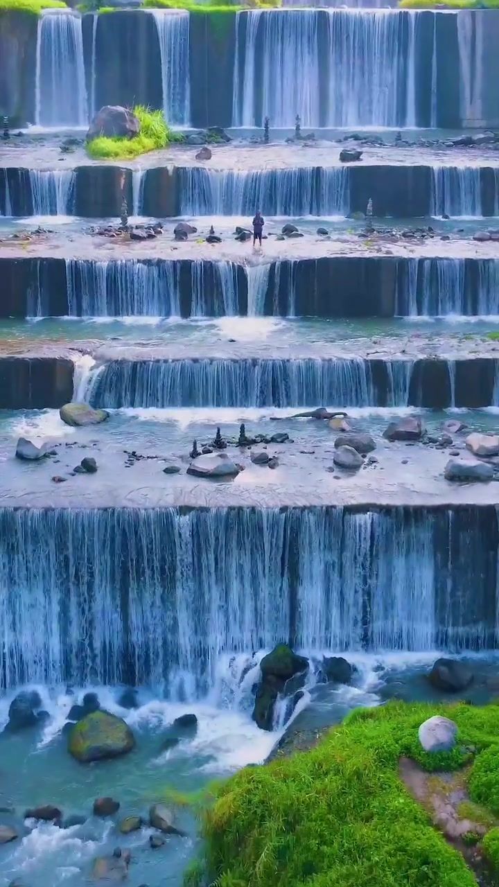 Multi-Tiered Waterfall Video: Panoramic Nature Views