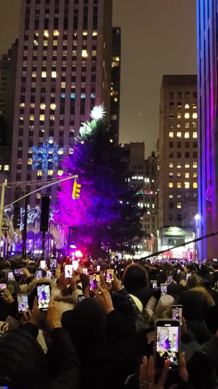 Rockefeller Center Christmas Tree: Iconic Holiday Attraction