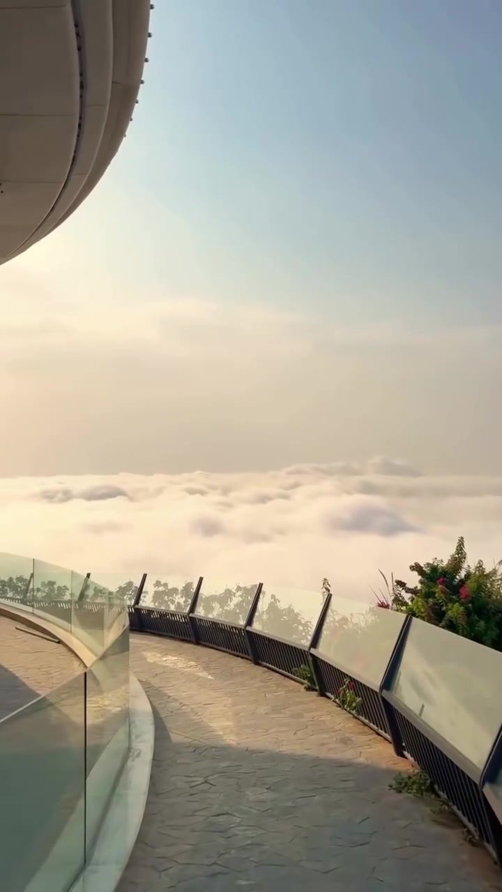 Discover Panoramic Mountain Views in Dubai