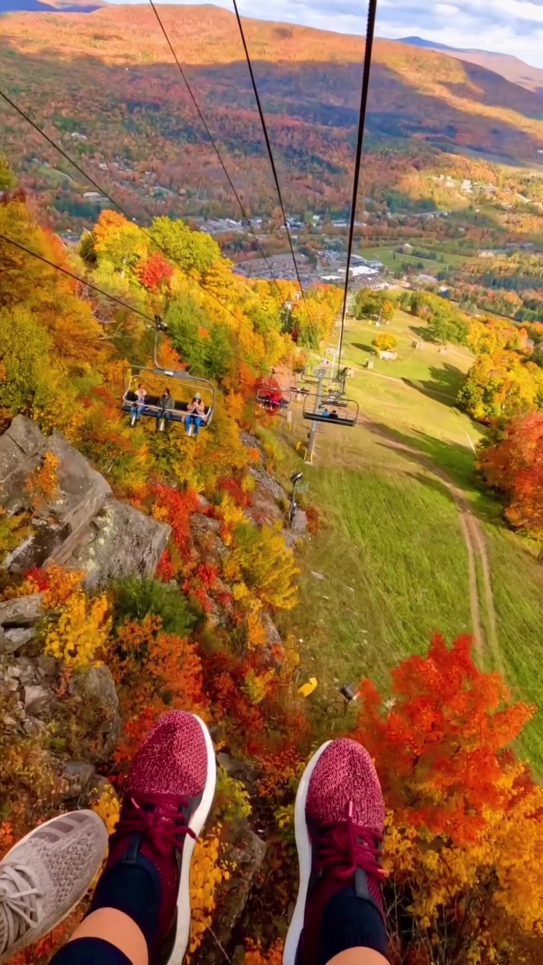Autumn Gondola Ride: Mountain Views