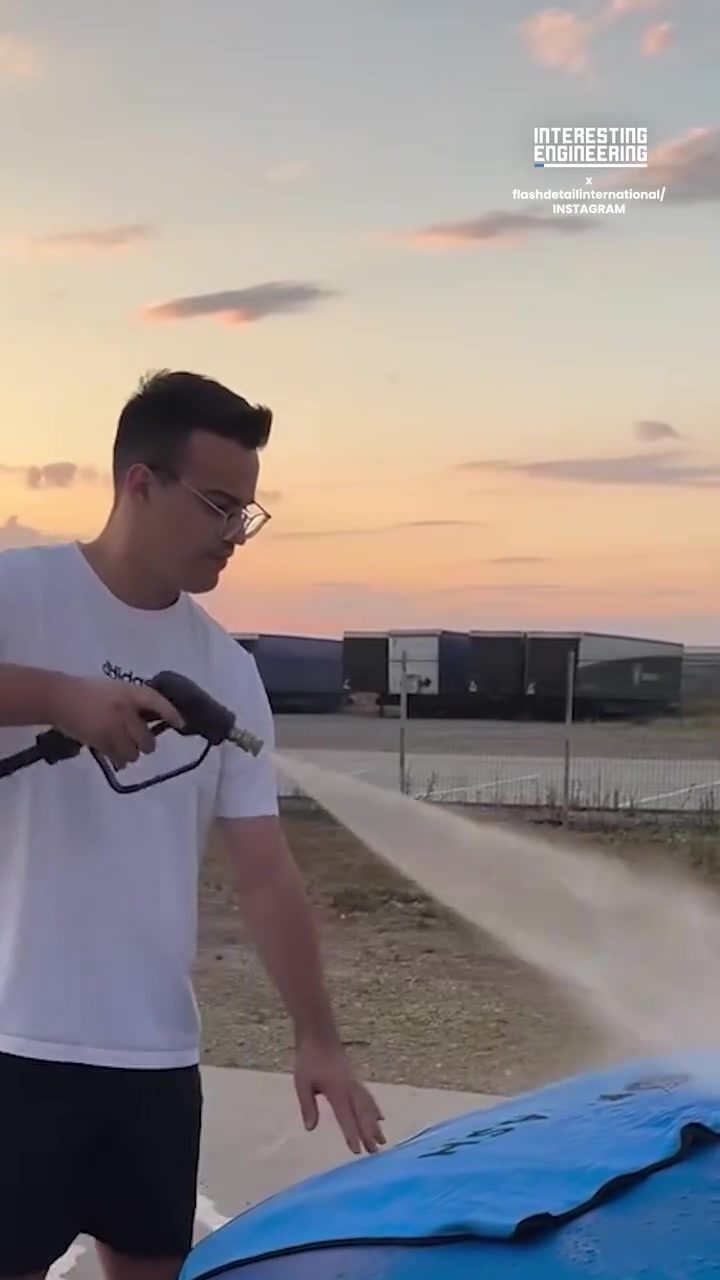 Flash Detail Towel: Perfect for Streak-Free Car Drying