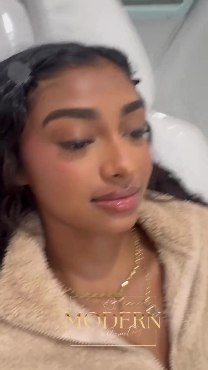 **Discover the Art of Makeup: Enhance Your Natural Beauty with Modern Cosmetics**
