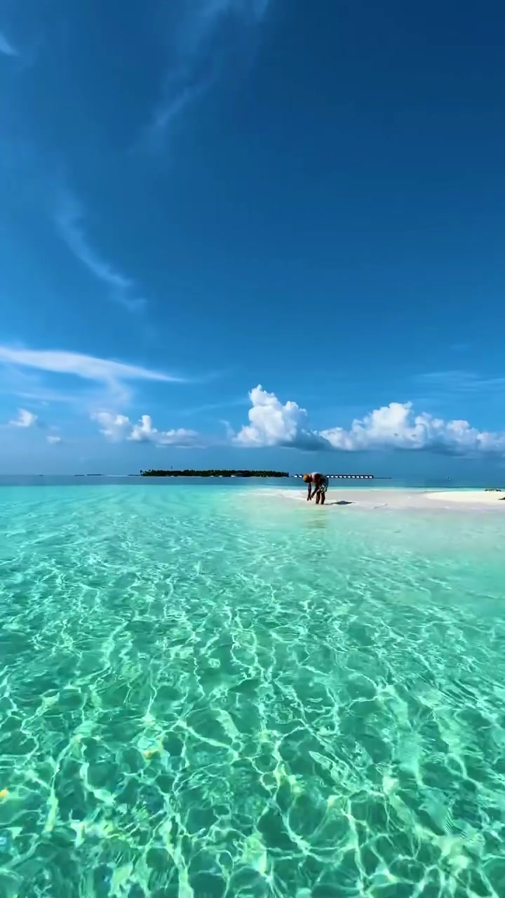 Tropical Beach Paradise: Tranquil Scene