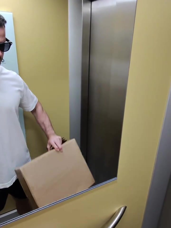 Elevator Delivery: Security and Efficiency in Modern Buildings