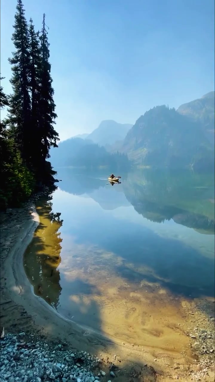 Kayaking in Canadian Rockies: Scenic Lake Adventure