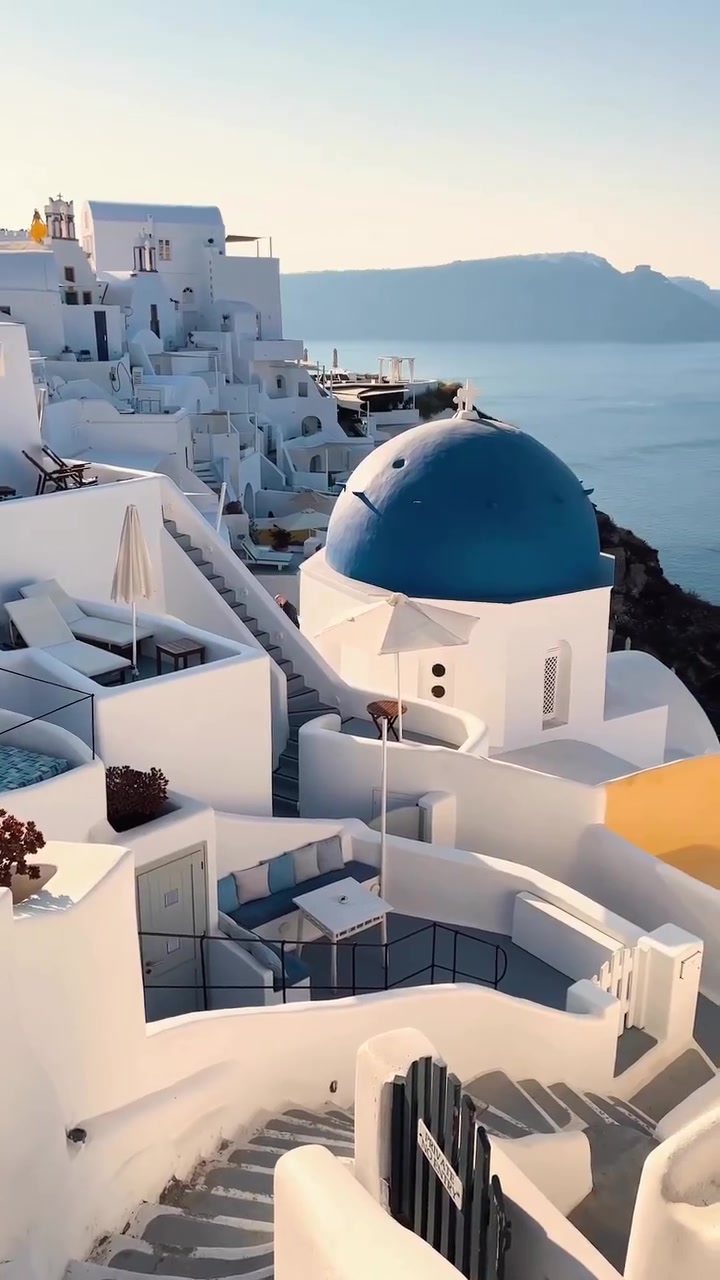 Santorini Greece: Iconic Architecture and Scenic Views