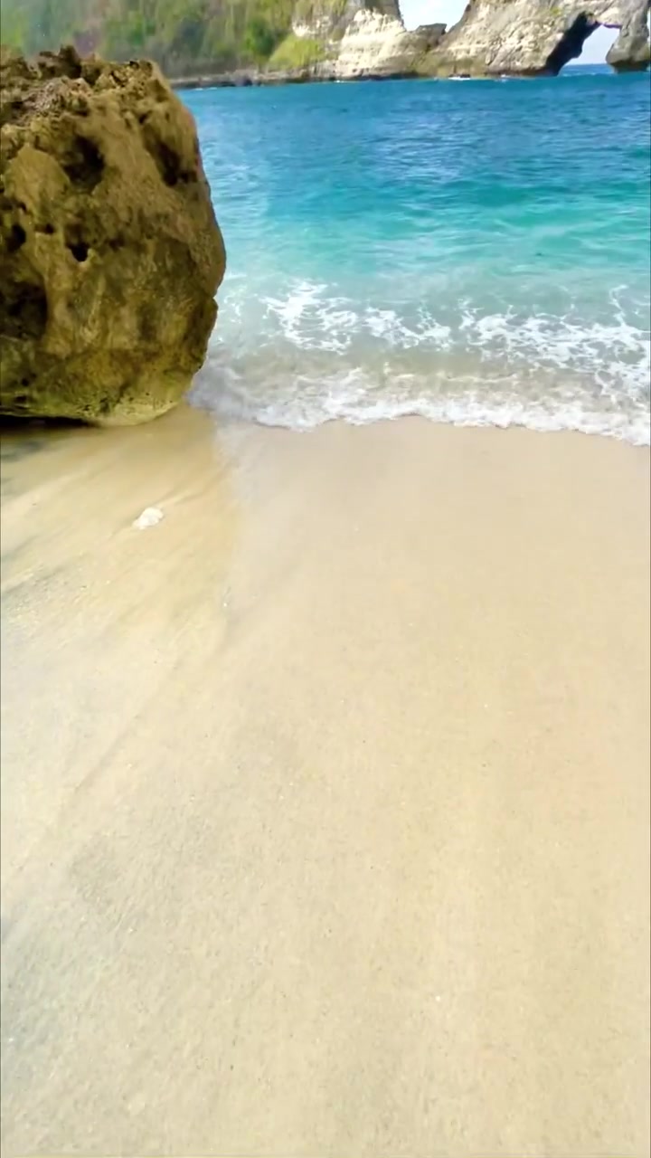 Tropical Beach Scenery: White Sand and Turquoise Water