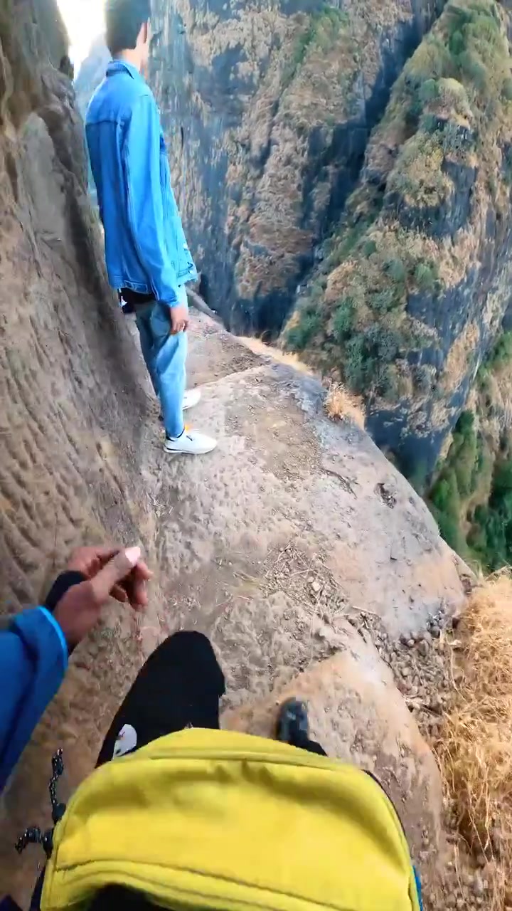 Cliffside Hiking Trail: Narrow, Rocky, and Precarious