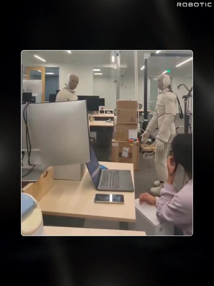 Humanoid Robots: Revolutionizing Teamwork in Automation