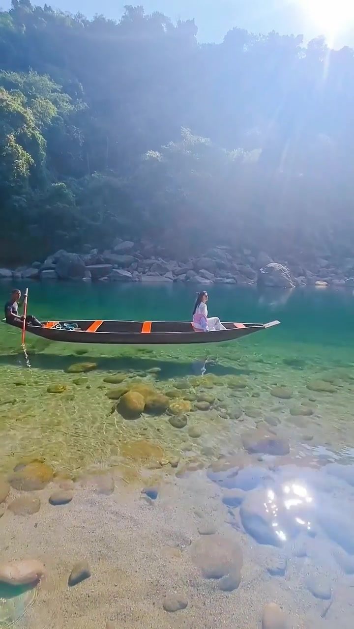 Exploring Meghalaya's Crystal Clear Umngot River by Boat