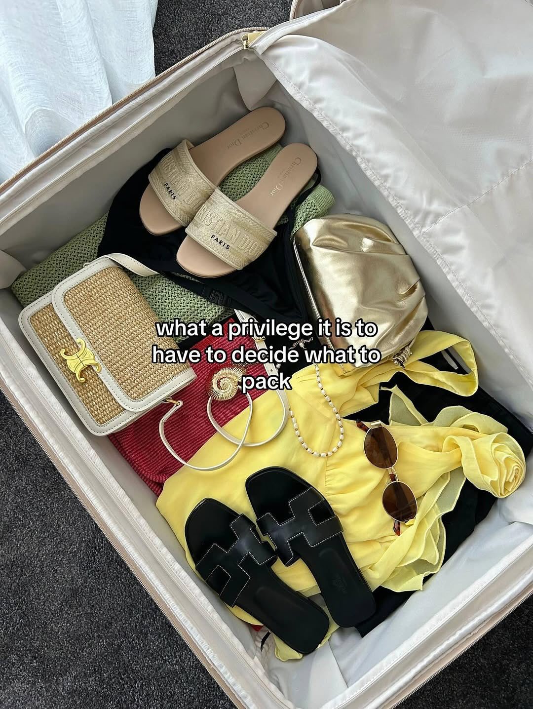 Luxury Travel Packing: Fusing High-End Fashion with Scenic Exploration