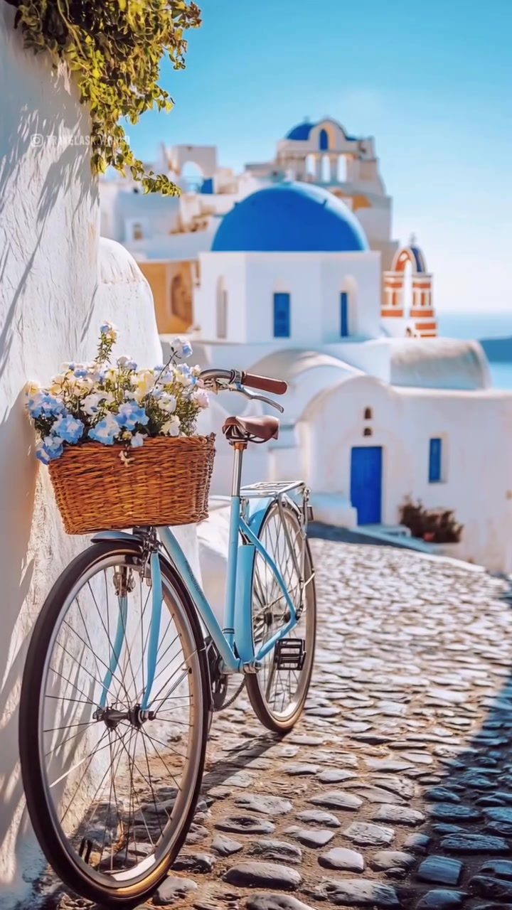 Discover Santorini's Charm: Scenery, Hotels, and Sunset Magic