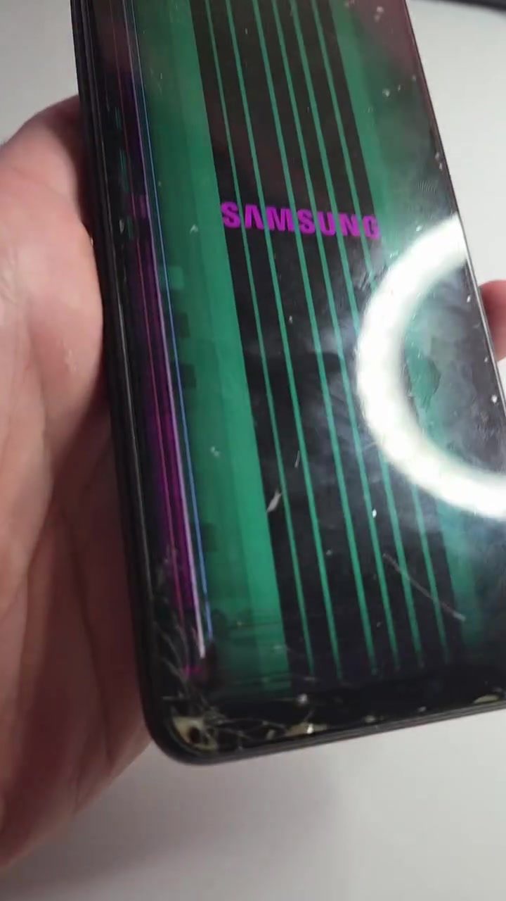 Fixing a Samsung Smartphone’s Cracked Screen