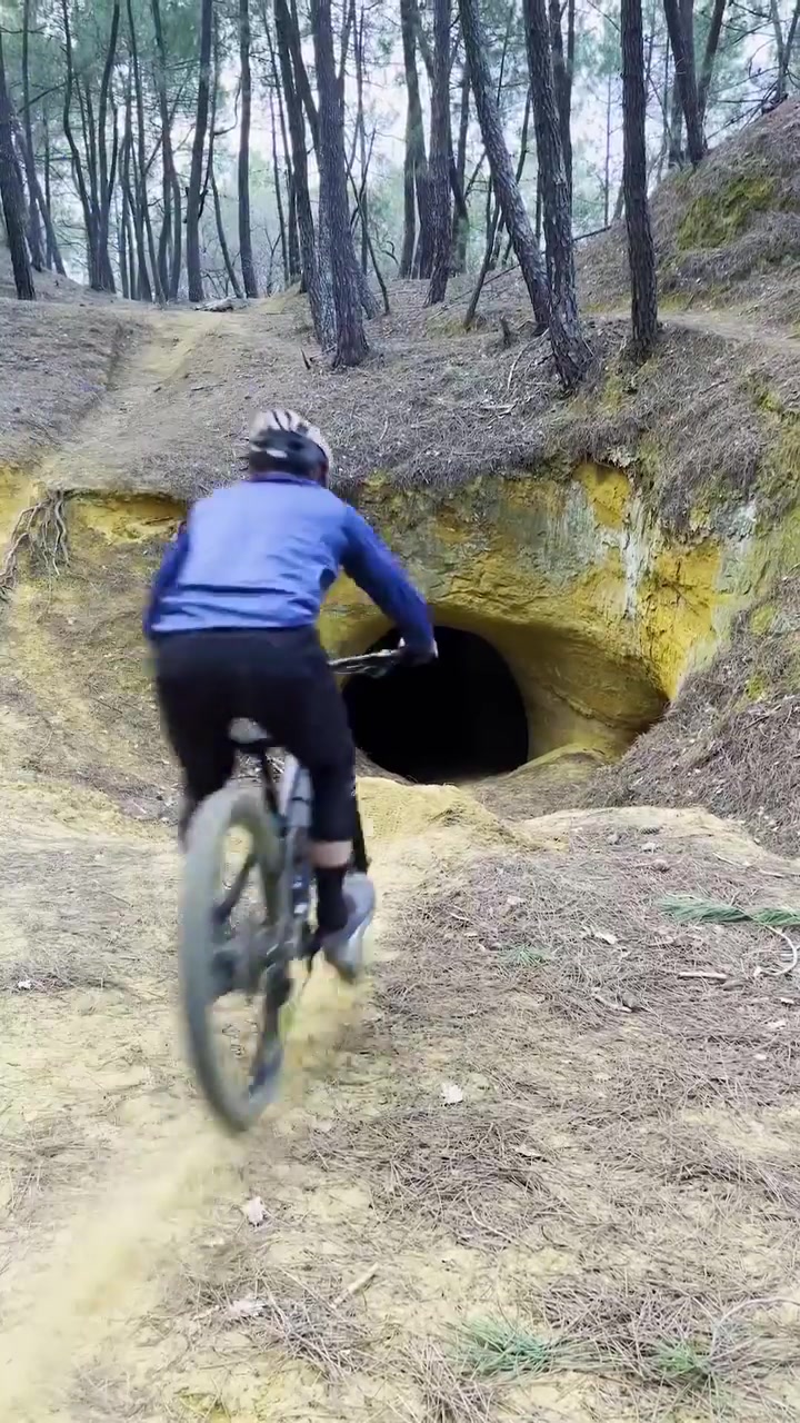 Martin Planckart's Mountain Biking Stunt in Luberon