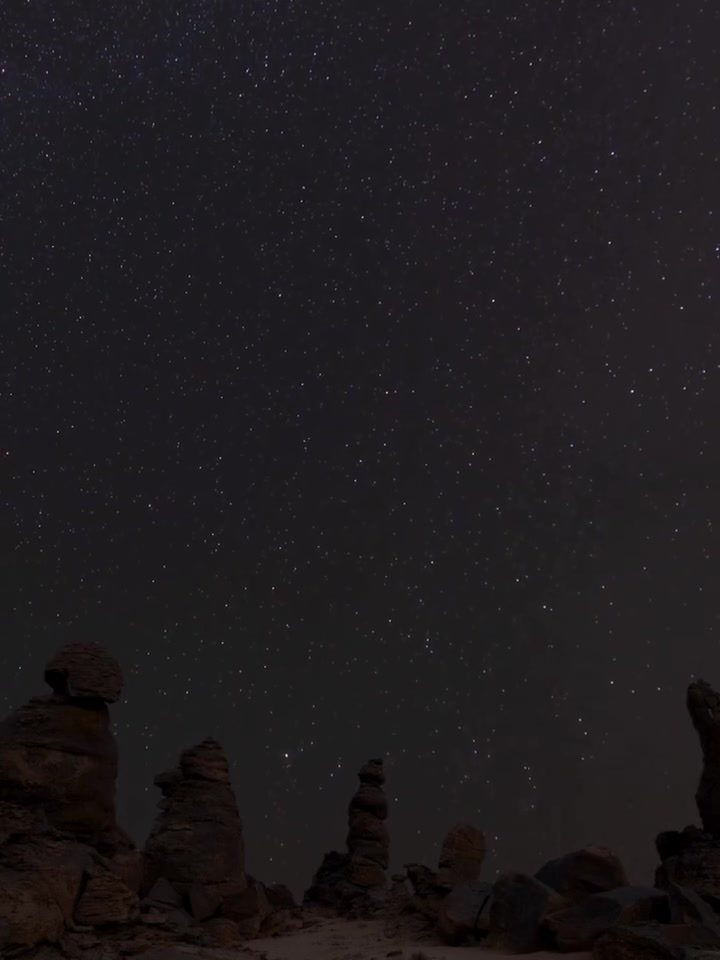 Stargazing in AlUla: A Timelapse of the Magical Desert Sky