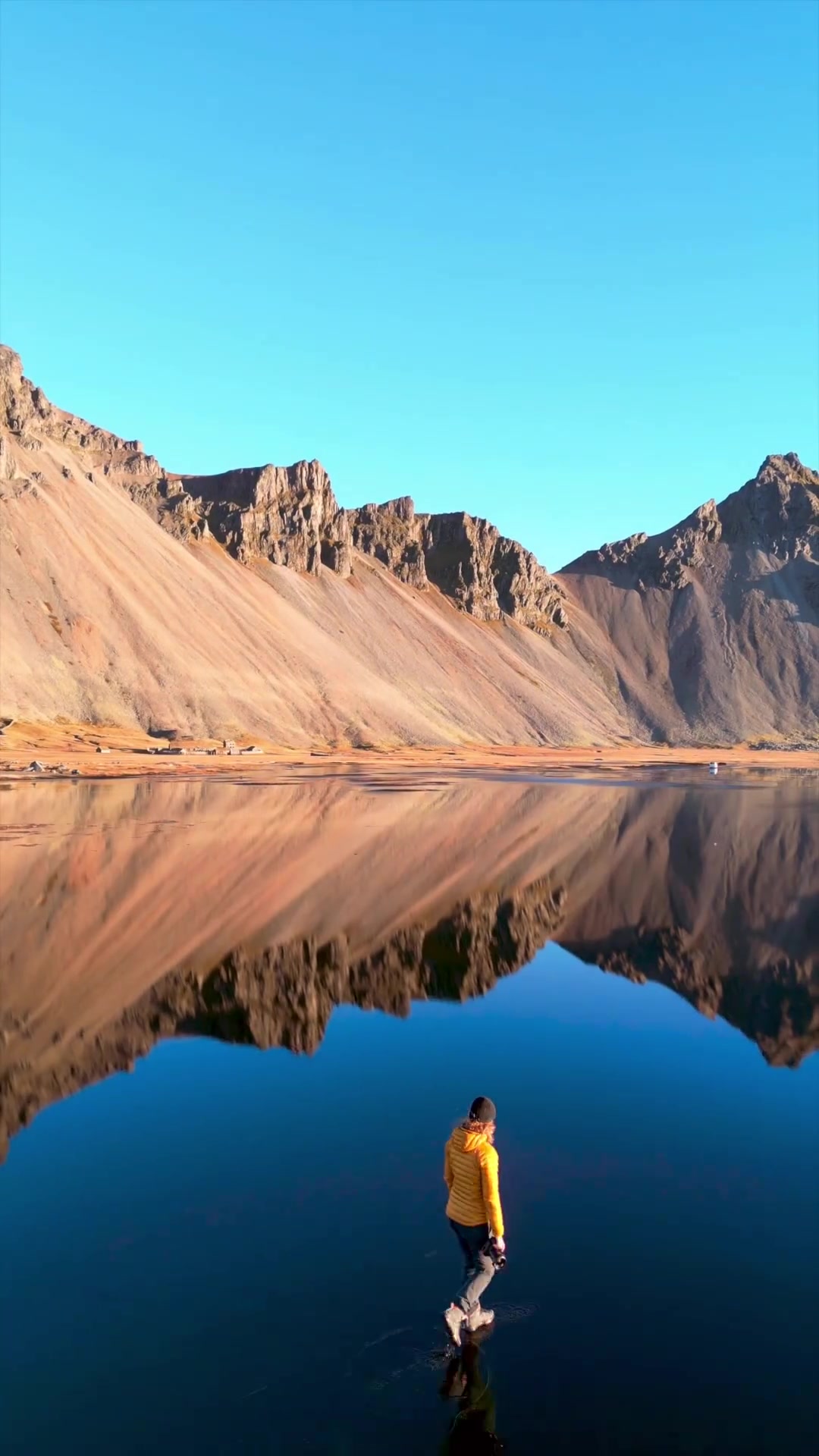 Mountain Lake Reflection: Serene Nature's Mirror