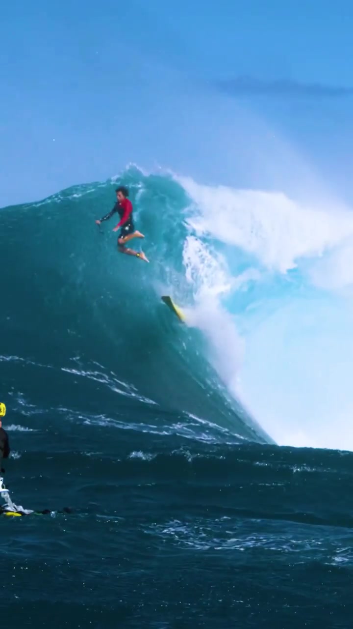 Extreme Paddleboarding on Massive Waves