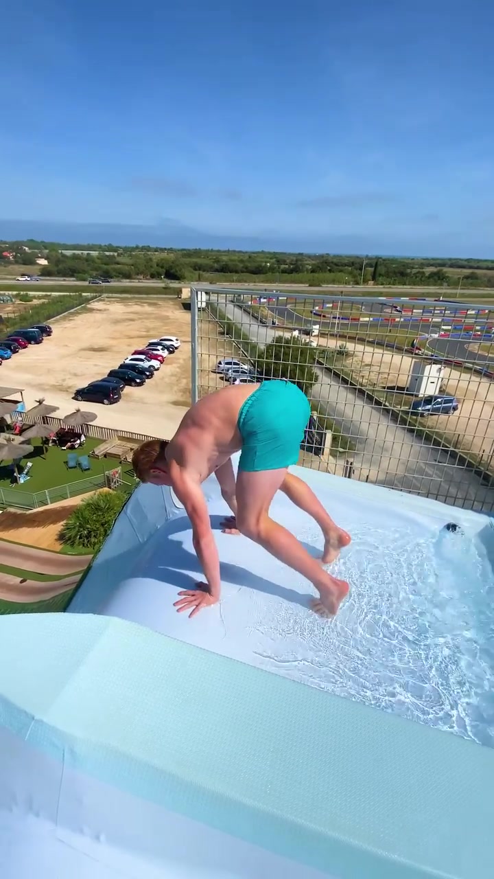 Water Jump Park Thrills: Acrobatics on Water Slides
