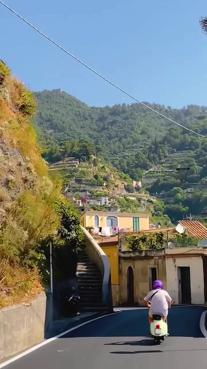 Italian Village Scooter Ride: Hillside Beauty