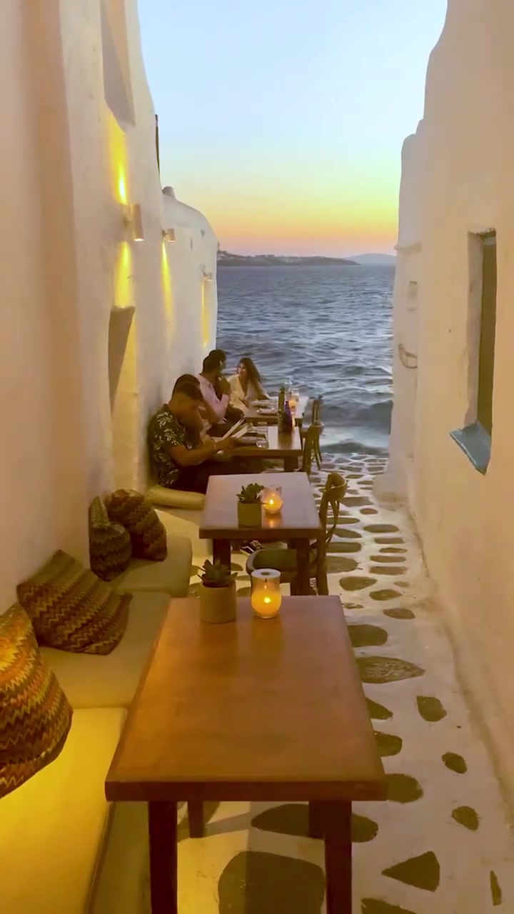 Outdoor Dining with Sea Views: A Cozy Atmosphere