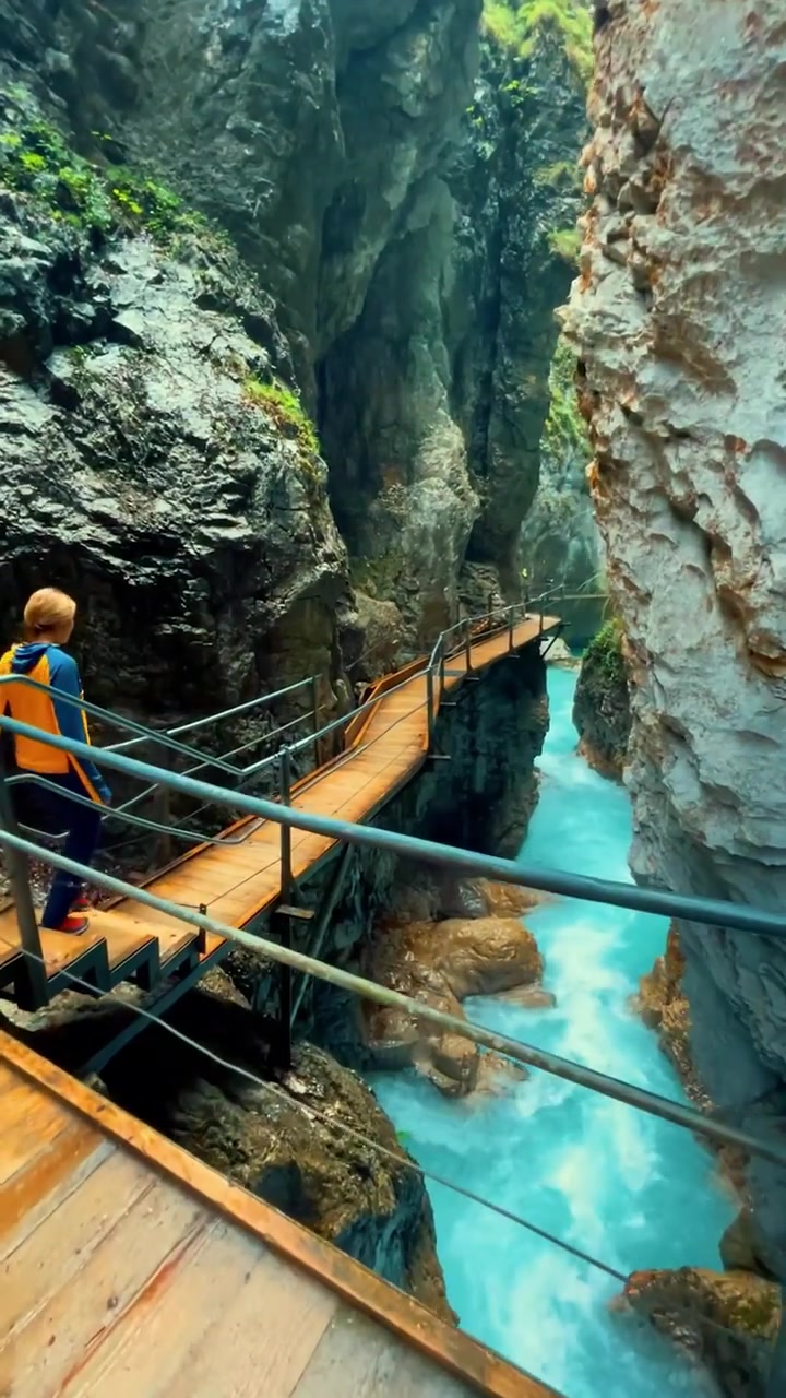 Scenic Gorge Walkway: A Turquoise River Adventure
