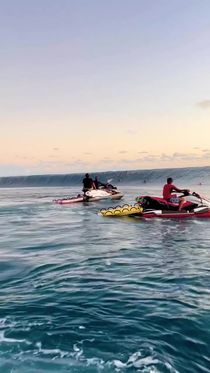 Kaulivaast's Big Wave Surfing in Tahiti