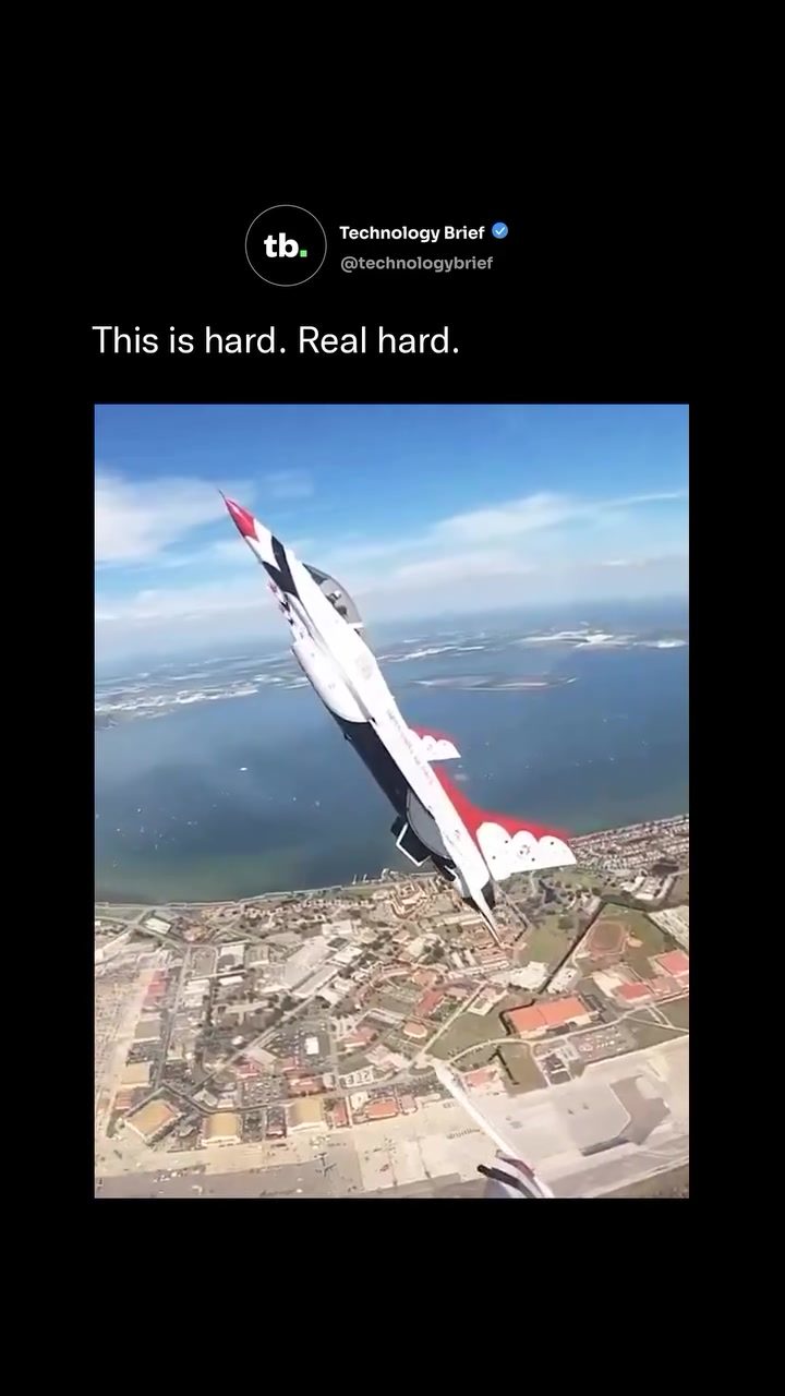 Thunderbirds' Precision: Aerial Maneuvers by US Air Force