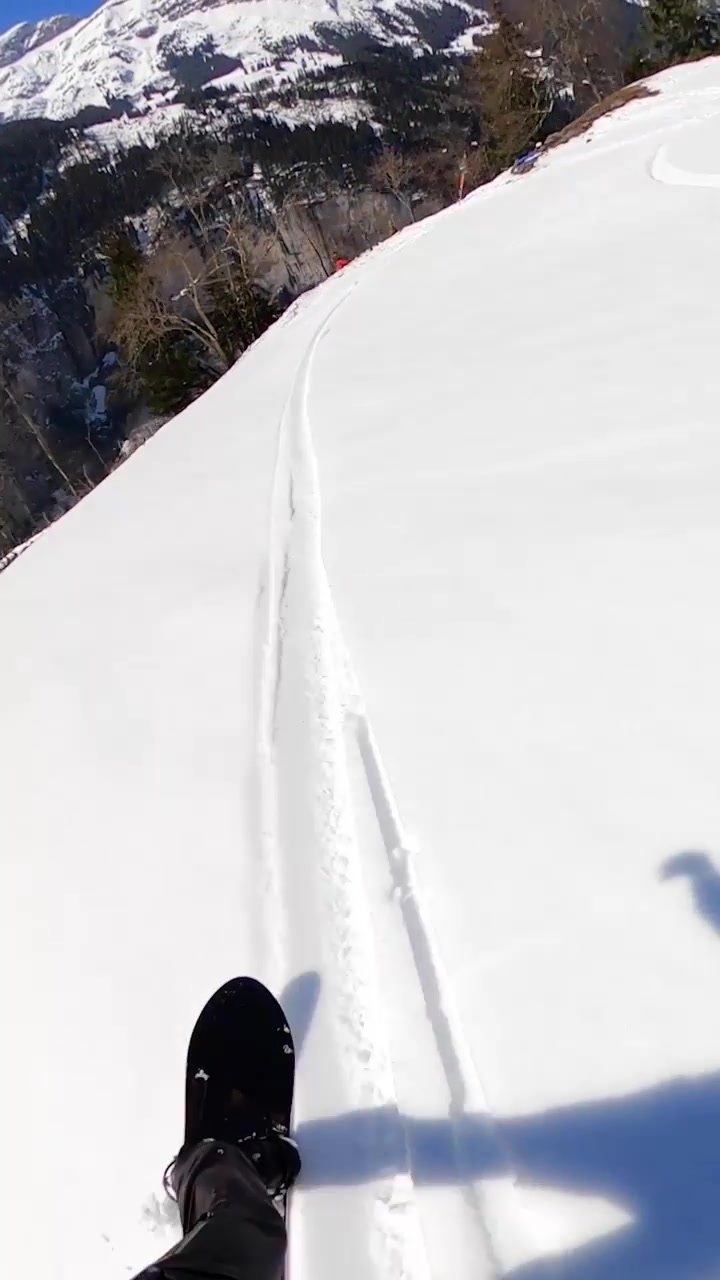Lcdchase Snowboarding Off Cliff in Lauterbrunnen