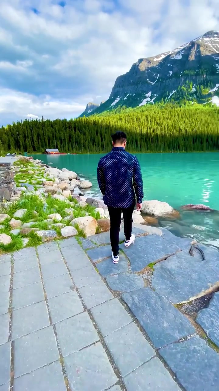 Lake Louise Scenic Walk: A Tranquil Journey