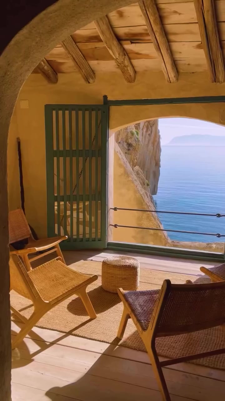 Italy's Scenic Coastal Towns and Historic Sites