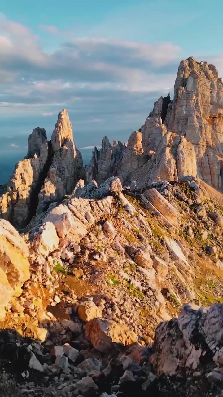 Dolomites Sunrise: Italy's Enchanting Mountain Peaks