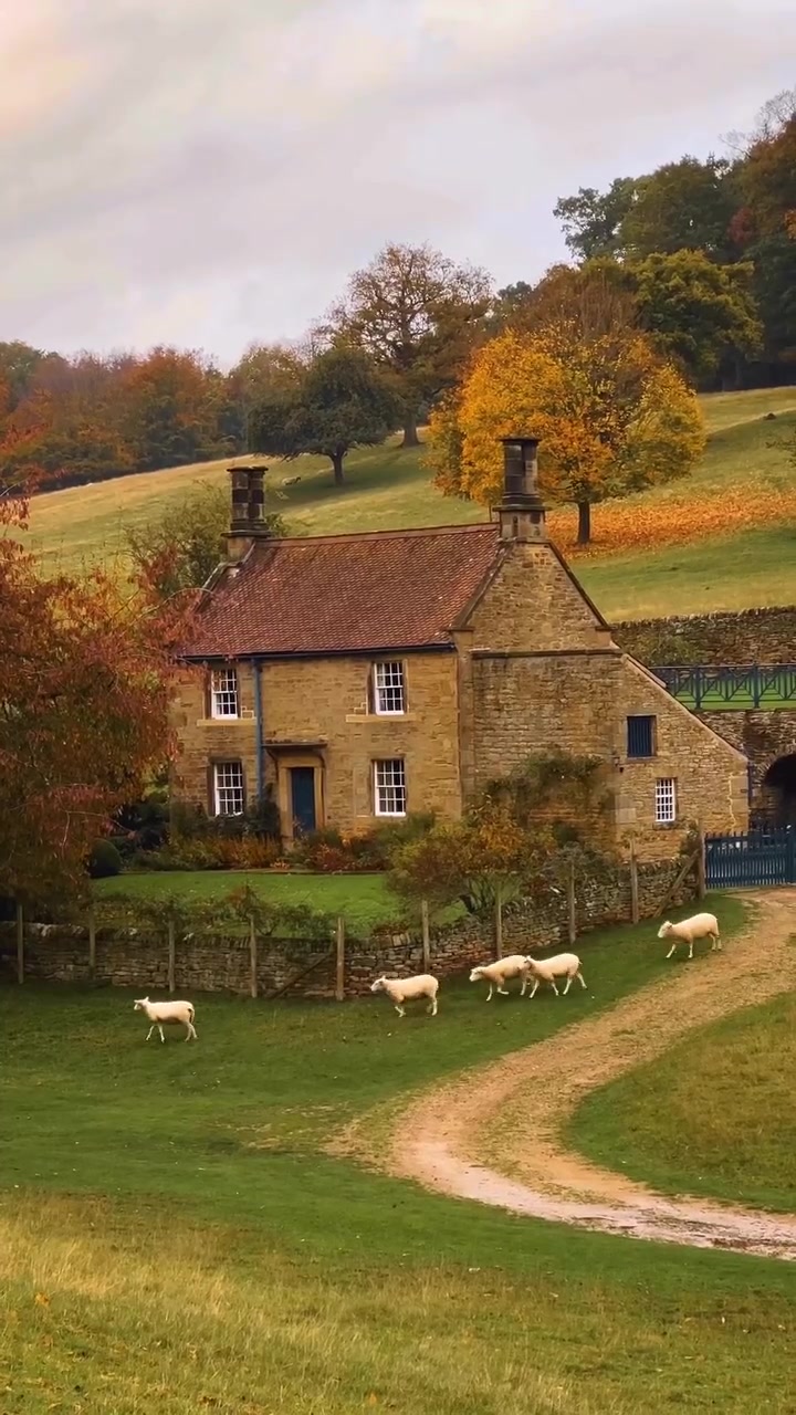 Countryside Stone House with Autumn Views