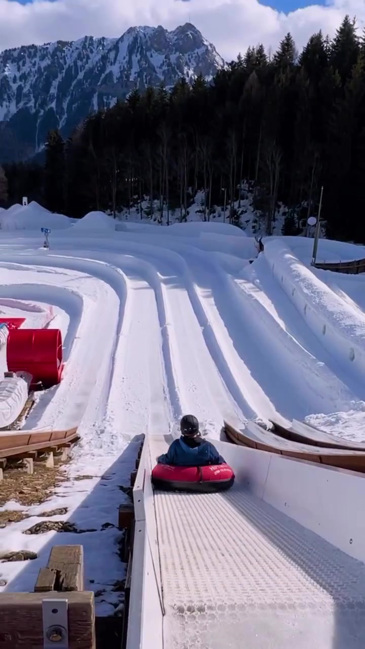 Thrilling Snow Tubing Adventure with Tournant
